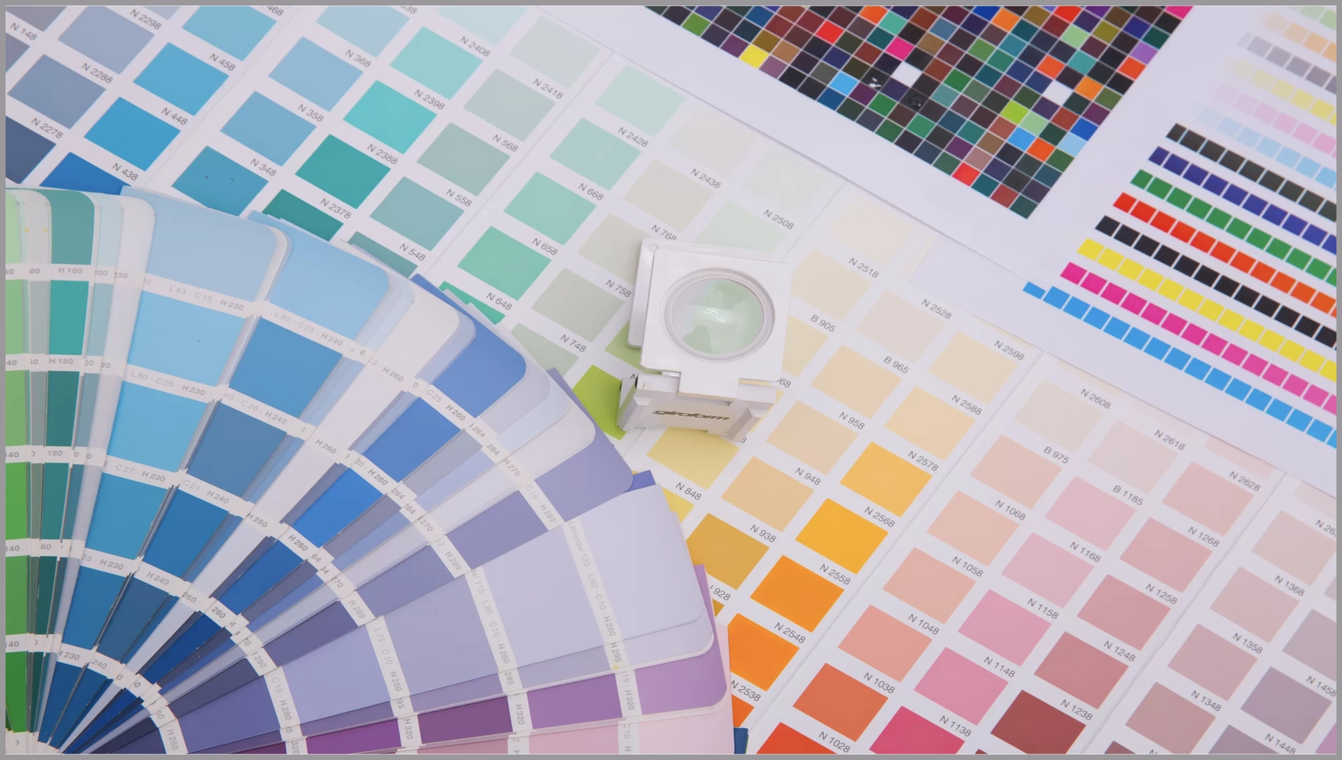 دليل ألوان العلامة التجارية